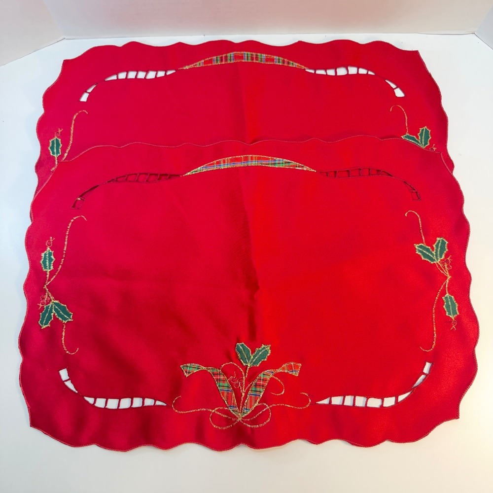 Christmas Placemats Set Of 2 Red Holly Plaid Embroidery Scalloped Holiday Dinner